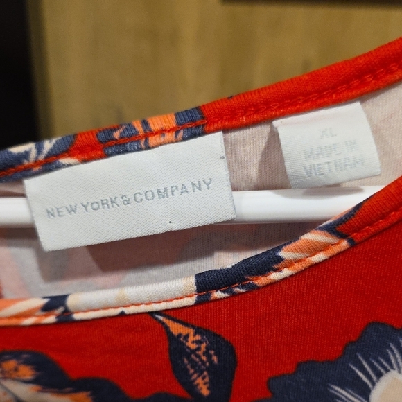 (J51) Womans Sz XL, New York & Company Red and Blue Floral Dress - Picture 6 of 8